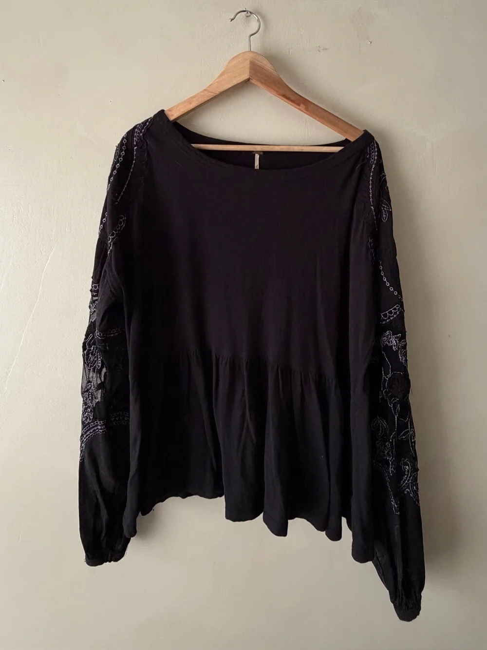 Free people Women’s Black Lace-Sleeve Peplum Top sz L 778